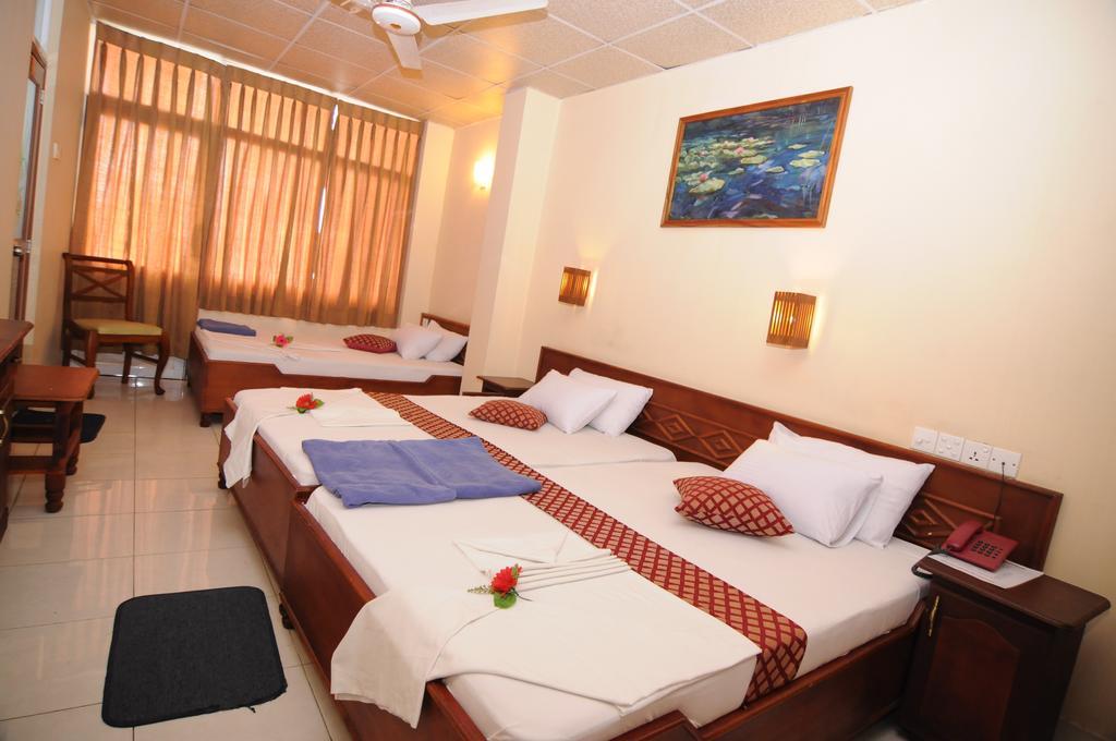 Brighten Hotel Colombo Luaran gambar