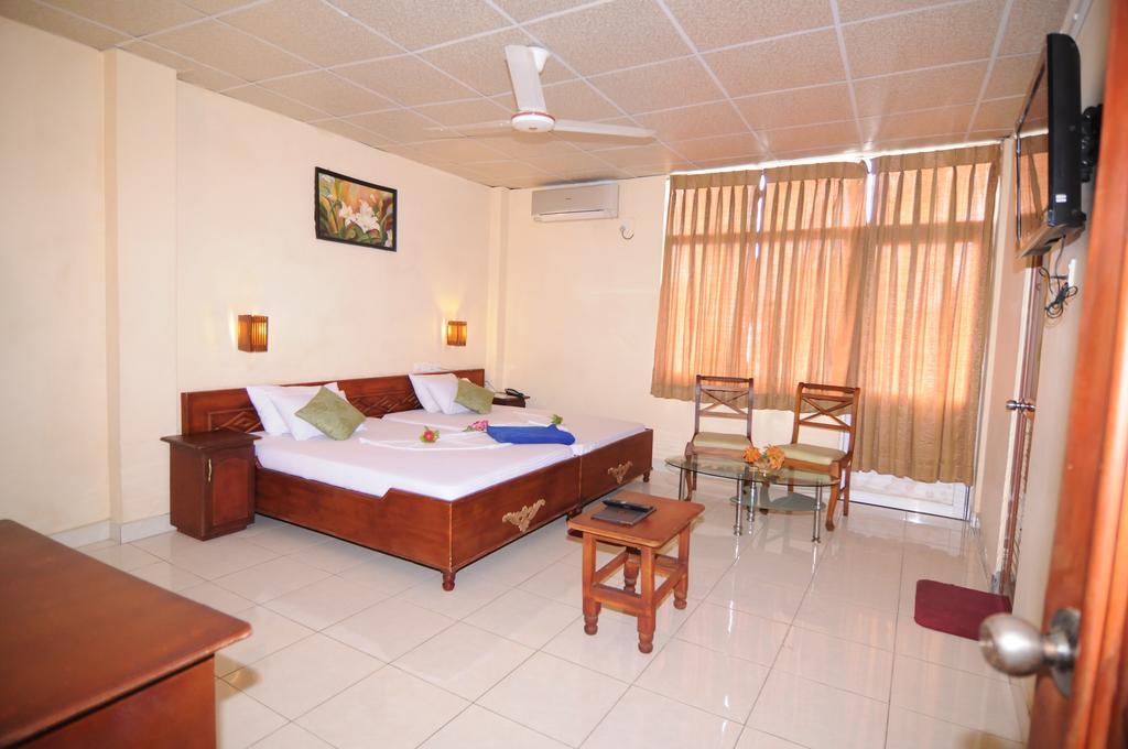 Brighten Hotel Colombo Luaran gambar