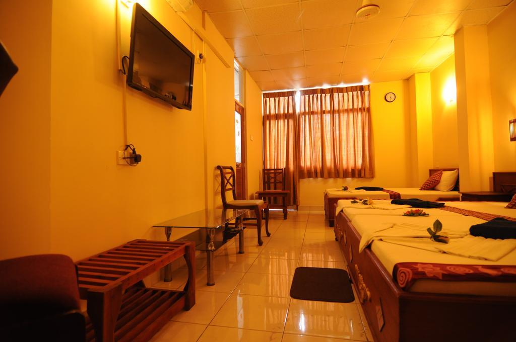 Brighten Hotel Colombo Luaran gambar
