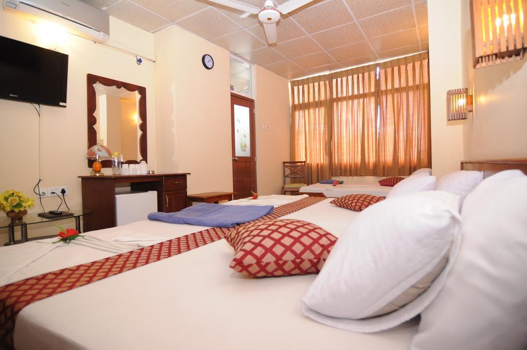 Brighten Hotel Colombo Luaran gambar