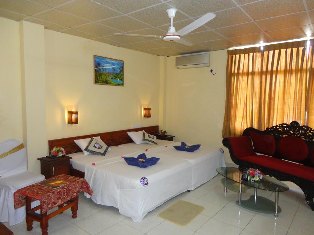 Brighten Hotel Colombo Luaran gambar