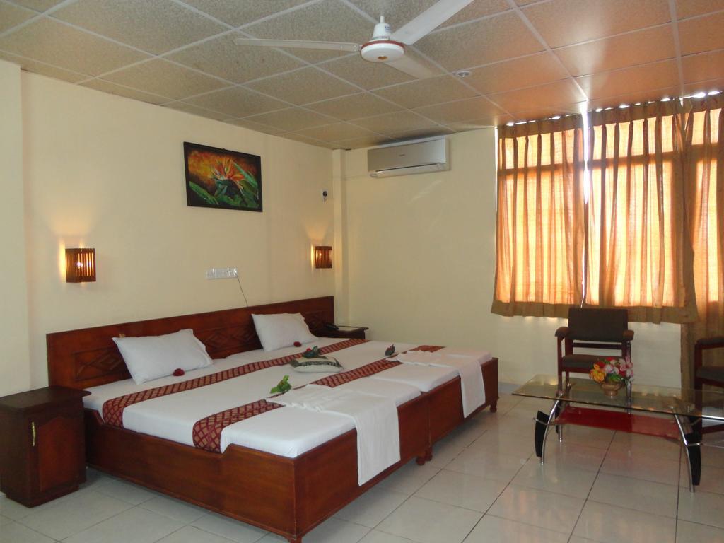 Brighten Hotel Colombo Luaran gambar