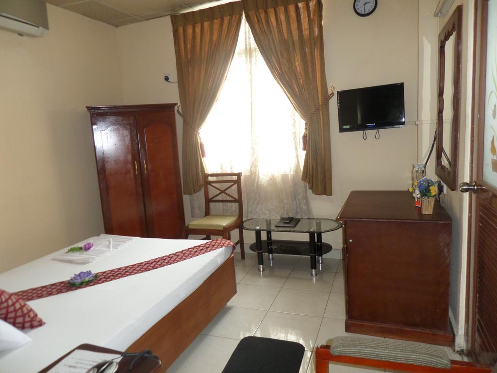 Brighten Hotel Colombo Luaran gambar
