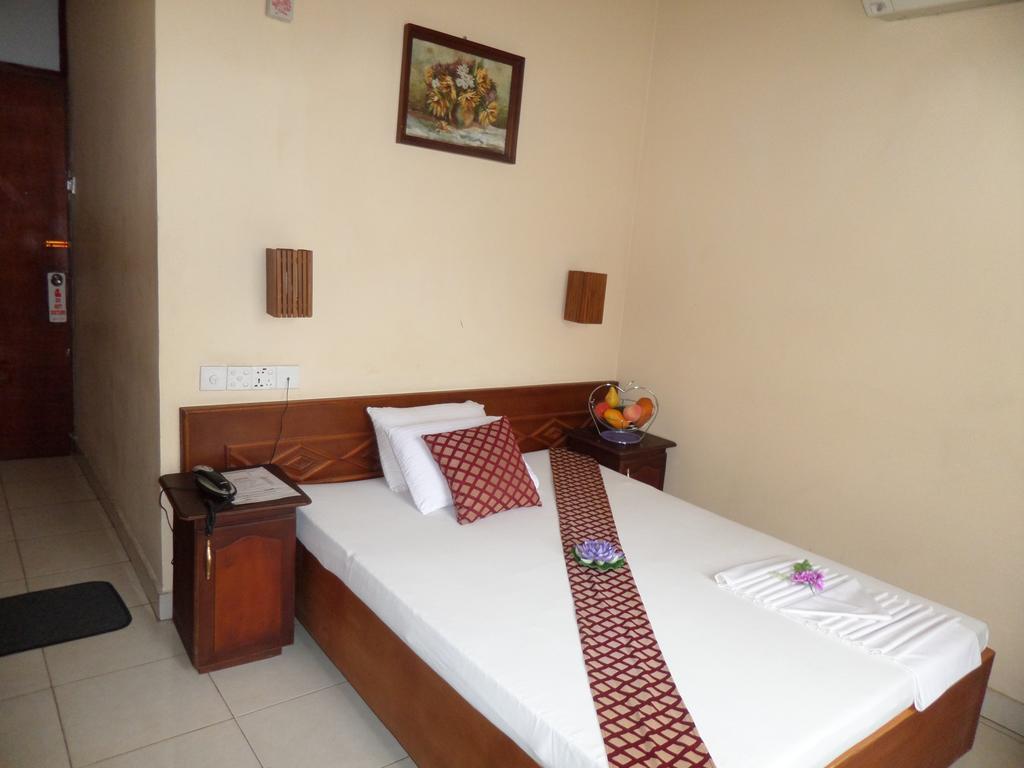 Brighten Hotel Colombo Luaran gambar