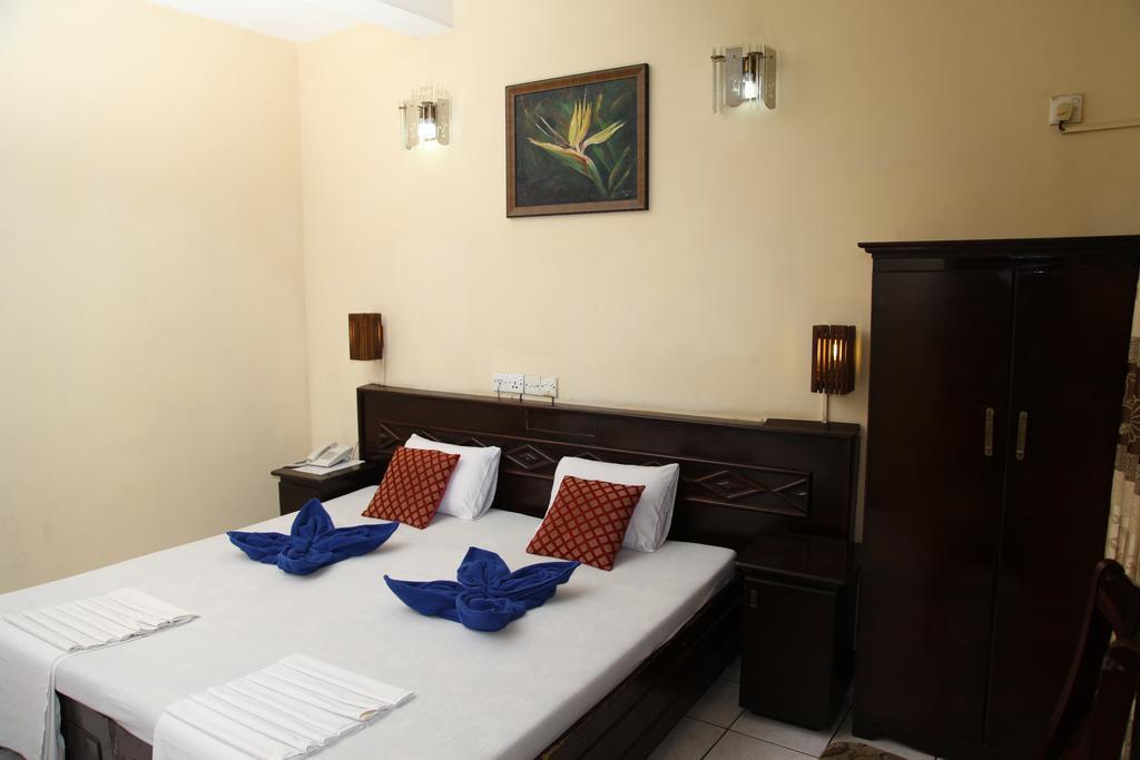 Brighten Hotel Colombo Luaran gambar