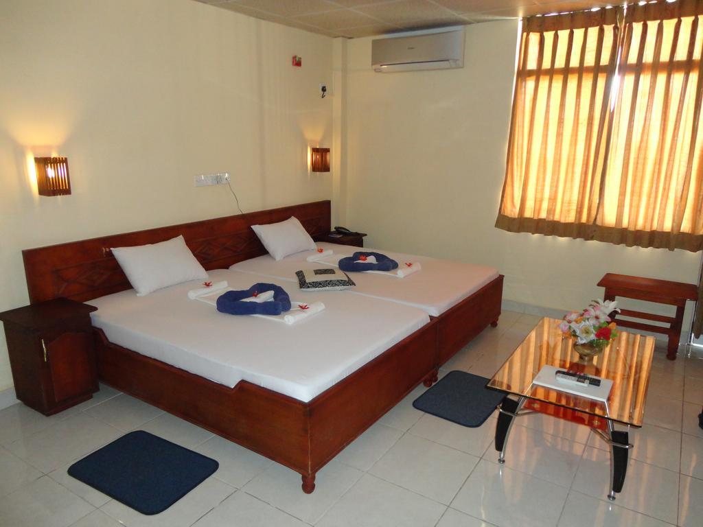 Brighten Hotel Colombo Luaran gambar