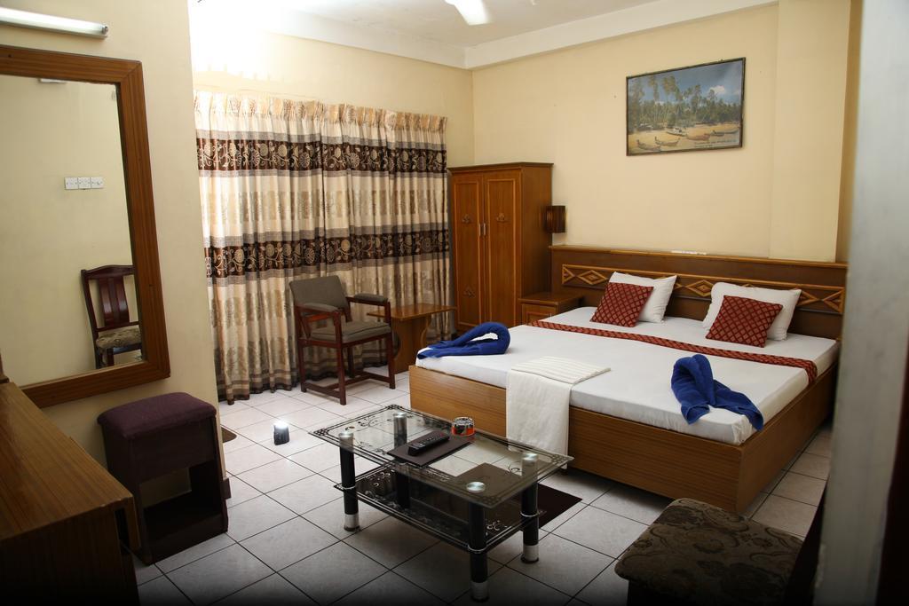 Brighten Hotel Colombo Luaran gambar
